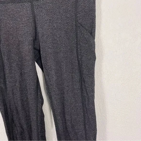 Lululemon Grey and Black Herringbone Leggings with Pockets - Picture 5 of 9